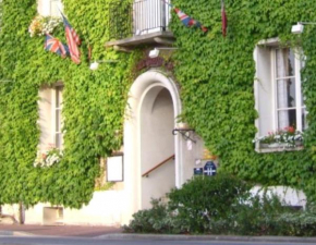 Отель Auberge du Vieux Chateau  Сен-Совер-Ле-Виконт
